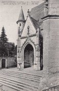 Saint-Cyr-sur-Loire - Porche latéral de l'église.