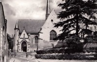 Saint-Cyr-sur-Loire - Eglise et portail XVe siècle.
