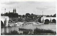 Pont de pierre - 22 août 1944, 3 arches côté Nord sont dynamitées par les Allemands afin d'assurer leur retraite.